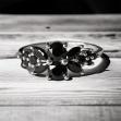 Stříbrný prsten s černým safírem