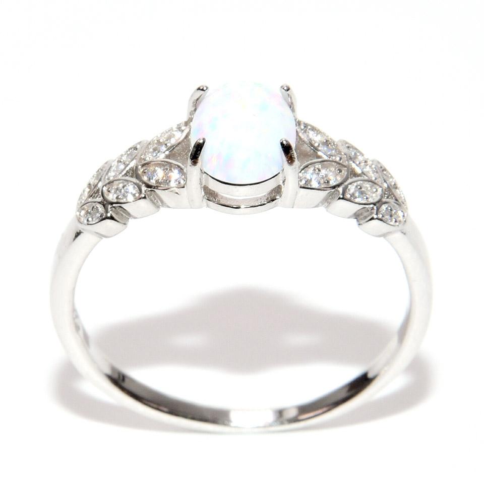 Stříbrný prsten s bílým opálem a zirkony